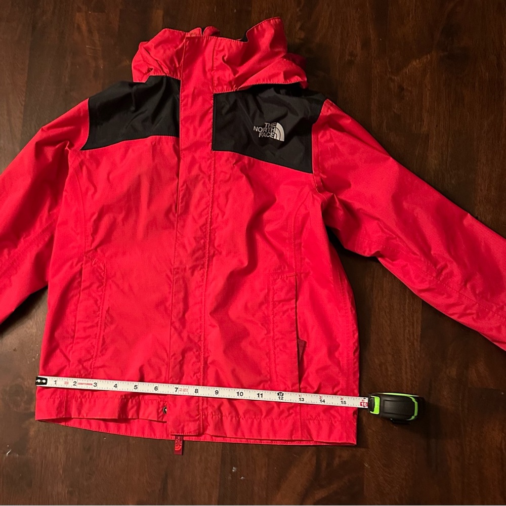 North face Rain Jacket, smoke free, pet free home. Gently used, all zippers work